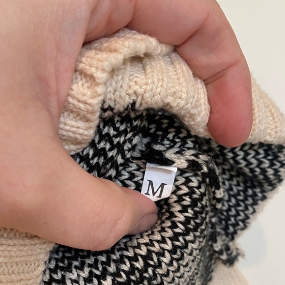 Cream & Black Houndstooth V-Neck Sweater Vest - Picture 2 of 3